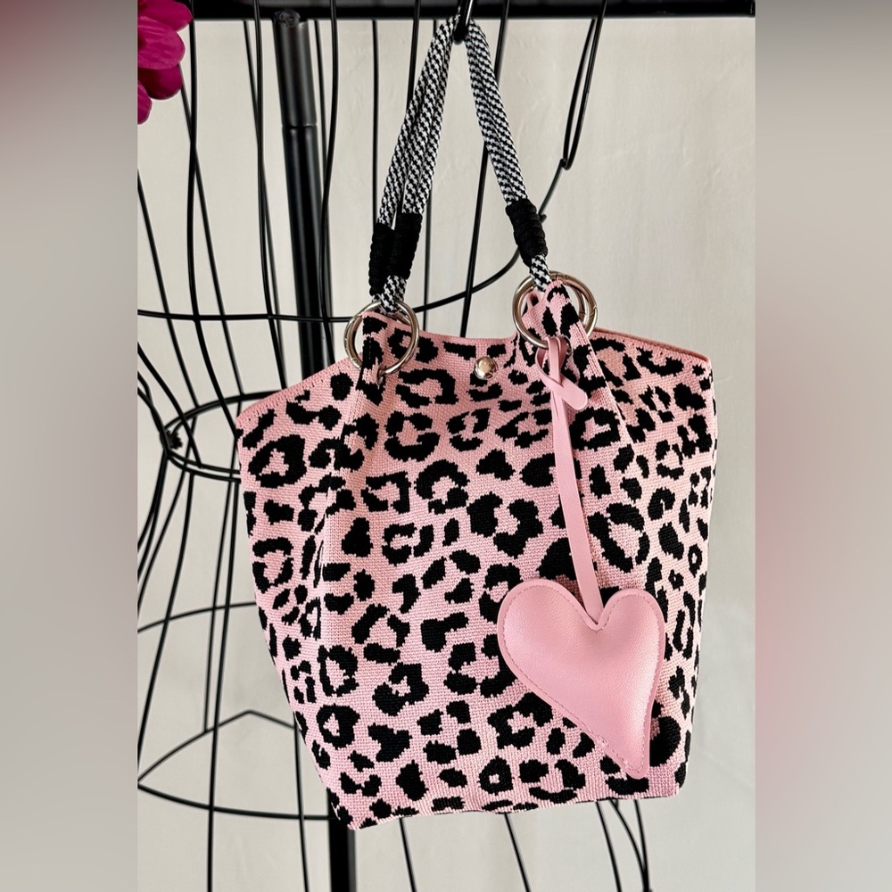New Pink Leopard Print Woven Bucket Bag Handbag Purse W/ Pink Purse Charm